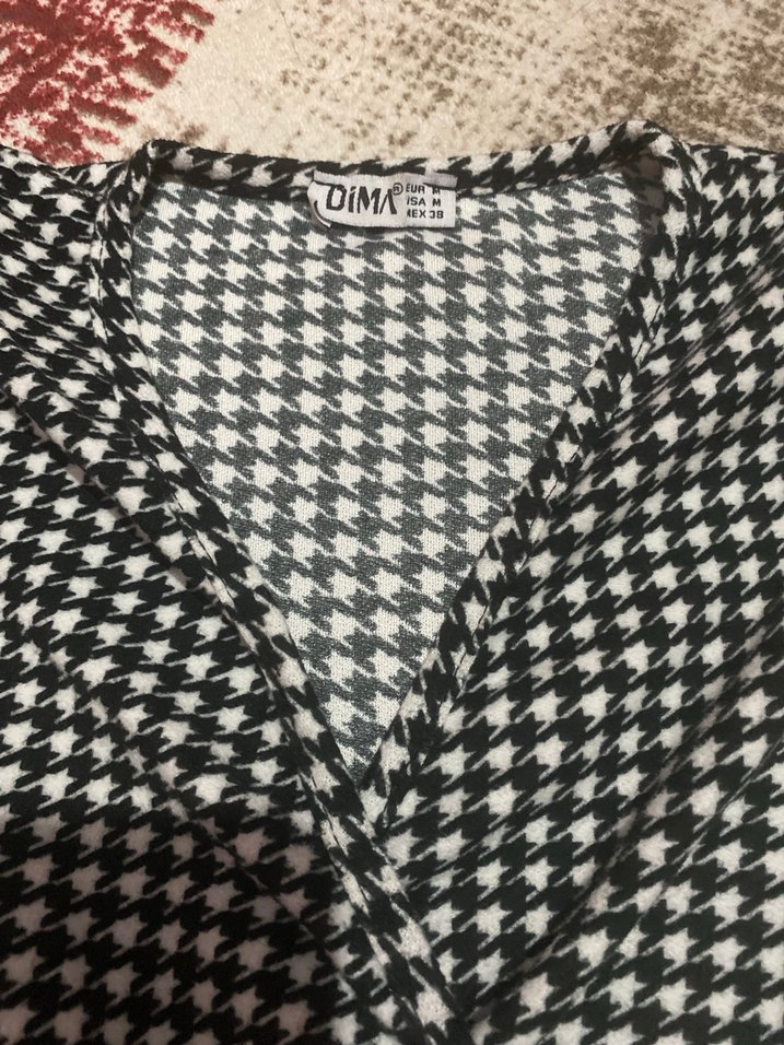 Uzun Kollu V Yaka Desenli Kadın Bluz - Görsel 3