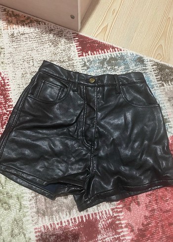 Düğmeli Siyah Deri Mini Şort - Görsel 2