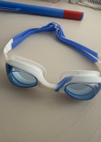 Diğer Mavi Elastik Yüzücü Gözlüğü