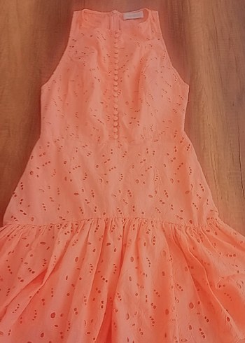 Pembe Fırfırlı Nakışlı Kolsuz Elbise