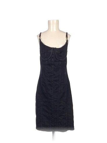 PreLoved Kısa Elbise %70 İndirimli.