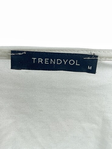 m Beden beyaz Renk Trendyol & Milla Bluz %70 İndirimli.