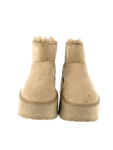38 Beden Bershka Bot %70 İndirimli.