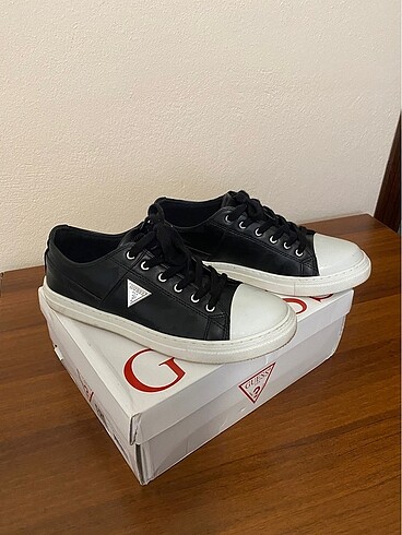 Guess sneaker