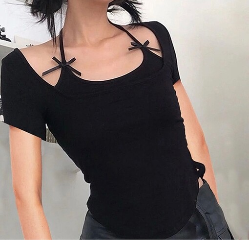 Siyah Askısı Kurdeleli Kısa Kollu Crop
