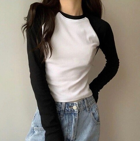 Siyah Raglan Kollu Beyaz Basic