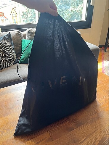  Beden Orijinal Givenchy marka çanta