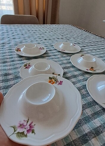 Yumurtalık ve çay sunumluk 