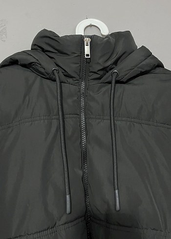 Siyah Kapüşonlu Fermuarlı Kadın Kışlık Mont - Görsel 2