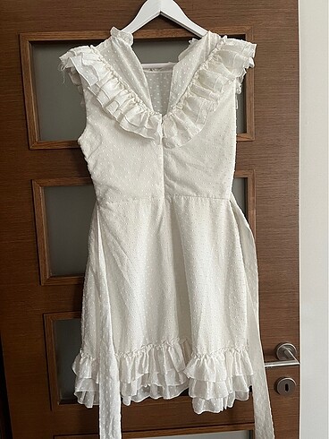 38 Beden beyaz Renk Fırfır detaylı beyaz bekarlığa veda elbisesi