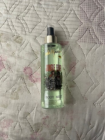 Eda Taşpınar body mist