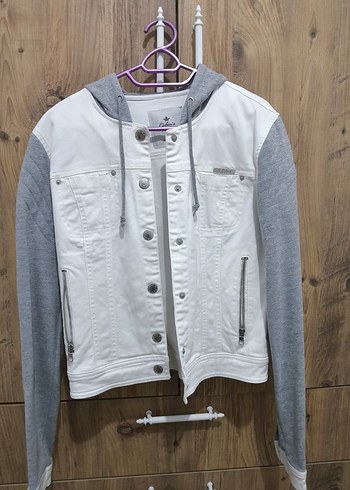 Gri Kollu Beyaz Denim Kot Ceket