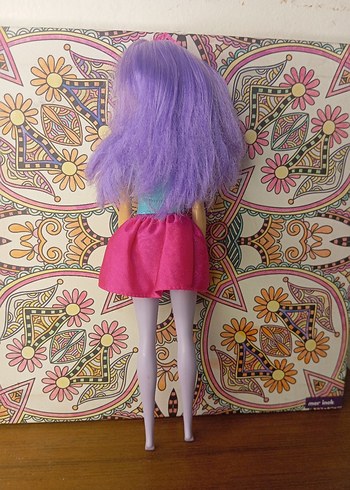 Barbie Mor Saçlı Bebek