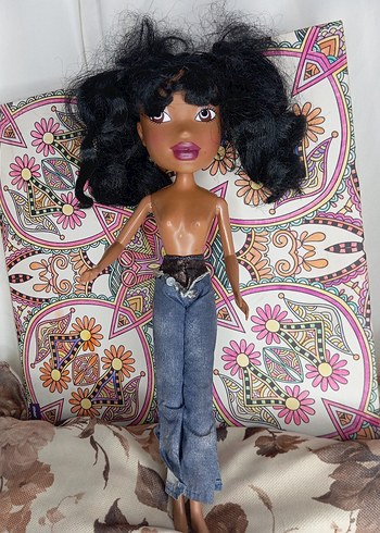Bratz Siyah Saçlı Koyu Tenli Bebek( Çakma Bratz)