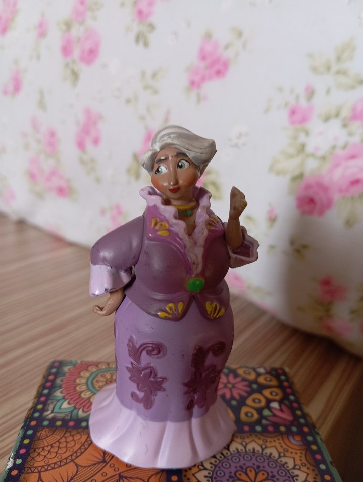 Disney Store Avalor'lu Elena Figür Heykelcik - Görsel 2