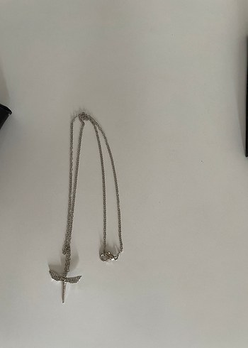 Zarif Zincir Detaylı Kanatlı Kadın Kolye - Görsel 3