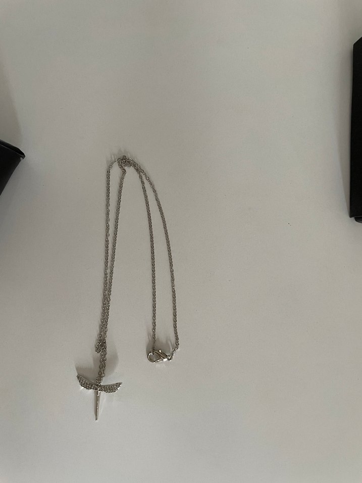 Zarif Zincir Detaylı Kanatlı Kadın Kolye - Görsel 3