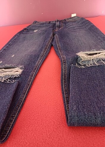 34 Beden lacivert Renk Yüksek bel Yırtık Detaylı Mom Jeans Trendyoll