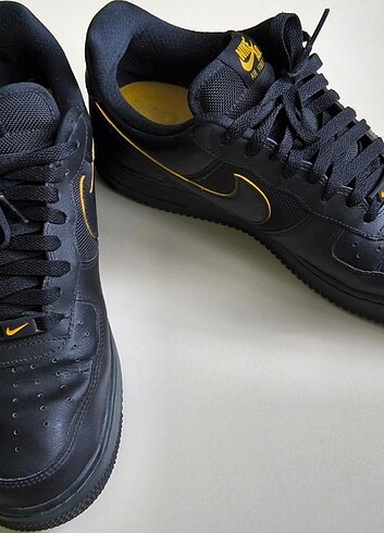 Nike air force 1 Black 'university gold'