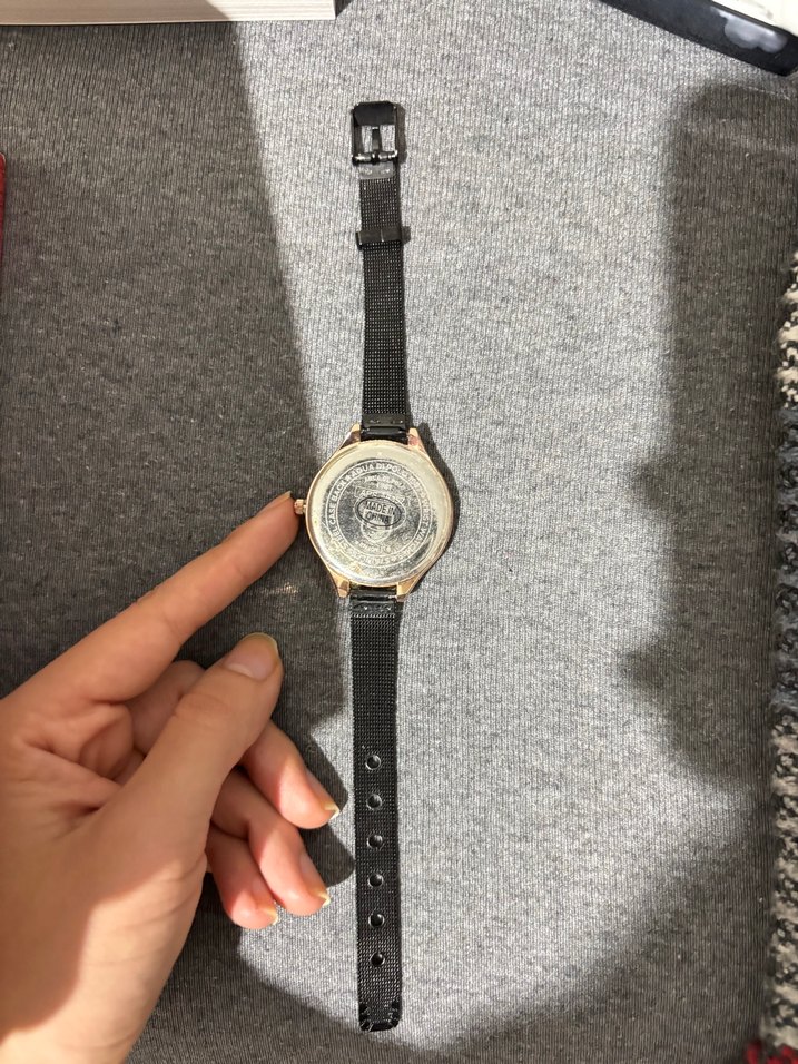 Siyah Kordonlu Kadın Saat - Görsel 3