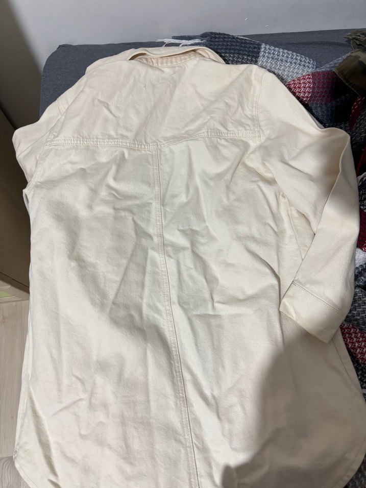 Düğmeli Beyaz Keten Midi Ceket - Görsel 3