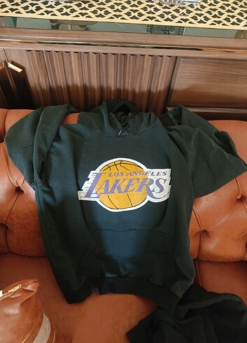 lakers sweat