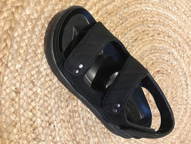 37 Beden siyah Renk Tertemiz Bershka sandalet