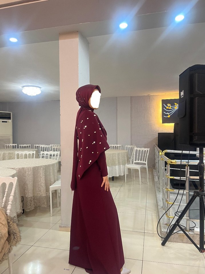 bordo gümüş detaylı tesettür elbise - Görsel 2