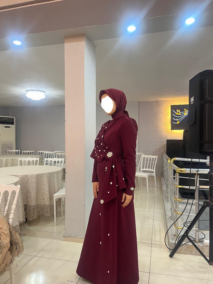 bordo gümüş detaylı tesettür elbise - Görsel 3