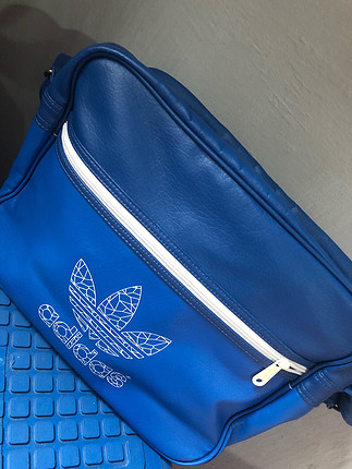 Adidas Adidas canta