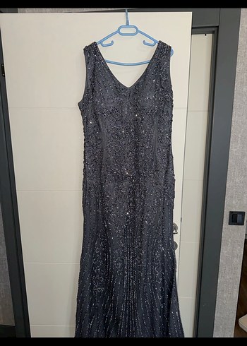 V Yaka Boncuk İşlemeli Uzun Gri Abiye Elbise - Görsel 2