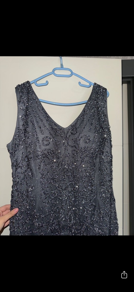 V Yaka Boncuk İşlemeli Uzun Gri Abiye Elbise - Görsel 3