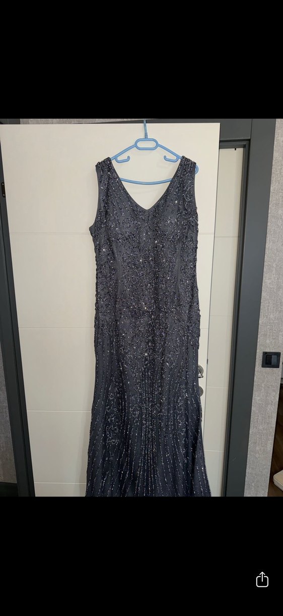 V Yaka Boncuk İşlemeli Uzun Gri Abiye Elbise - Görsel 2