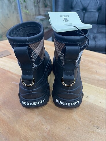 35 Beden BURBERRY WOMENS BOOTS