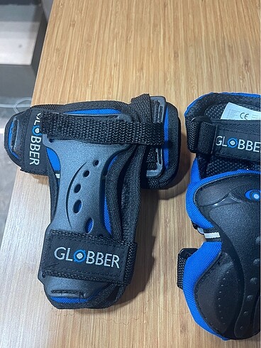 Beden siyah Renk GLOBBER SCOOTER PATEN KAYKAY KORUYUCU SET