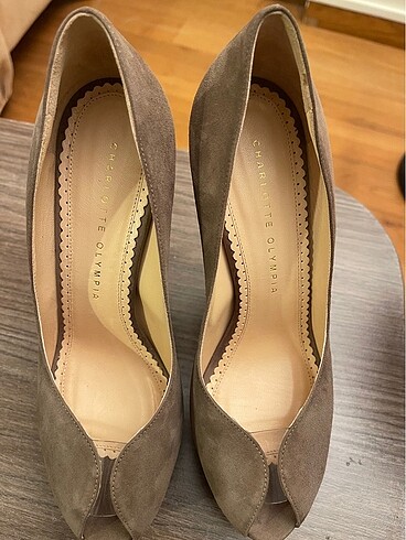 Charlotte Olympia Süet Topuklu Ayakkabı - Görsel 8