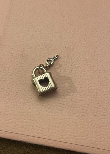 PANDORA KALPLİ ANAHTARLIK VE KİLİT CHARM - Görsel 7