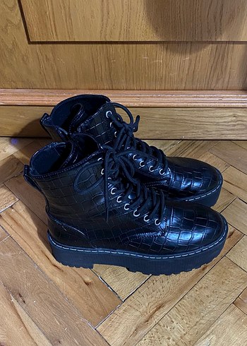 H&M marka 
Sıfırdan farksız Yılan Desenli bot - Görsel 5