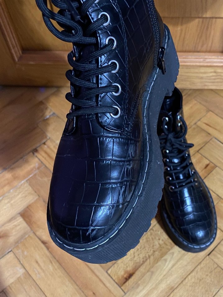 H&M marka 
Sıfırdan farksız Yılan Desenli bot - Görsel 3