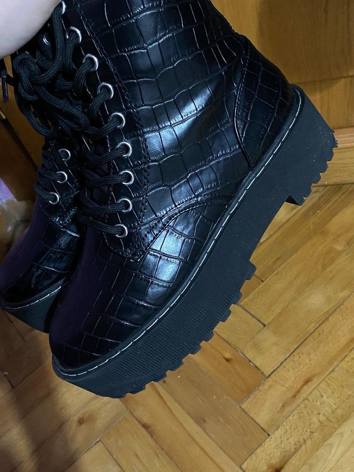 H&M marka 
Sıfırdan farksız Yılan Desenli bot - Görsel 2