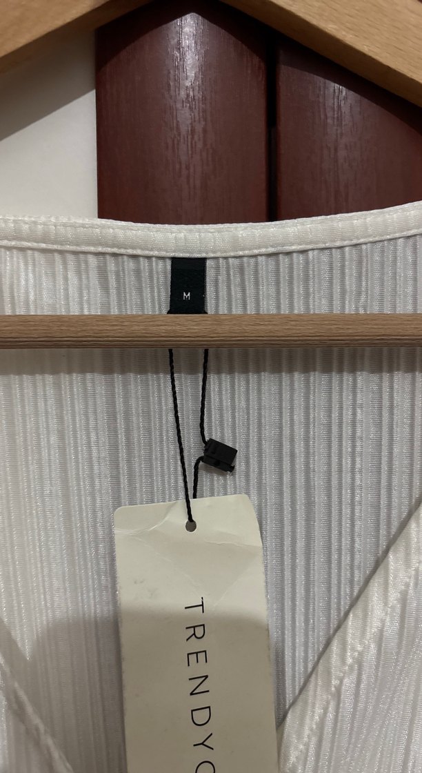 Kadın ekru Piliseli V Yakalı Bluz - Görsel 2