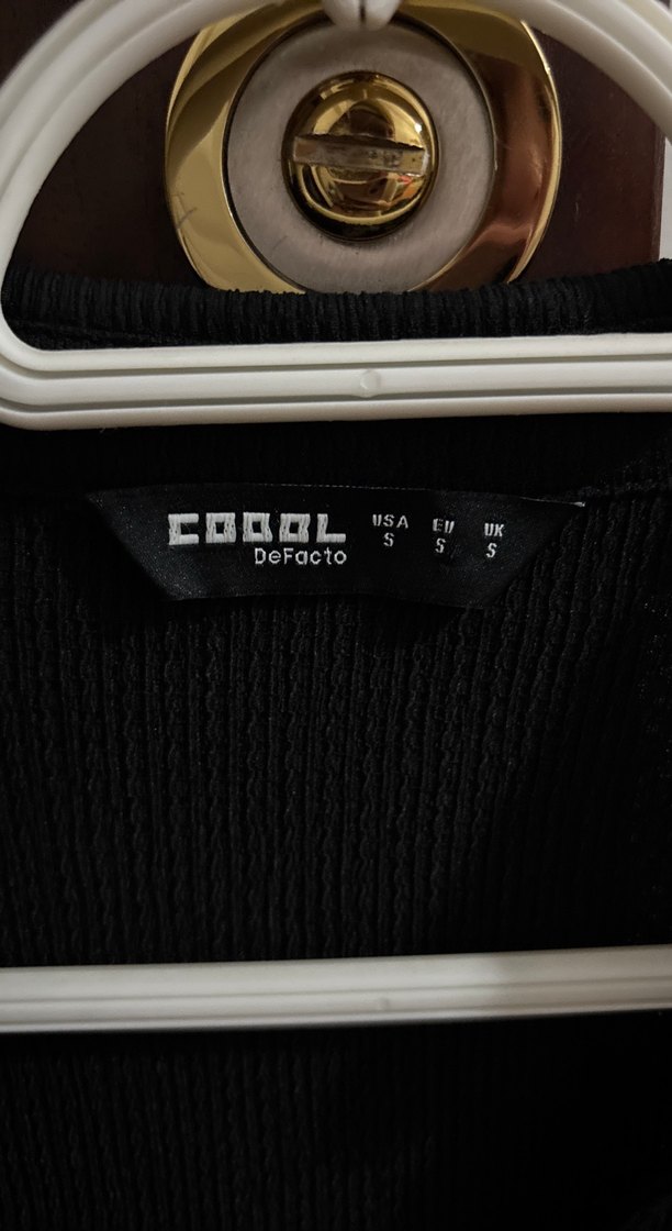 Düğmeli V Yakalı Siyah Uzun Kollu Bluz - Görsel 4