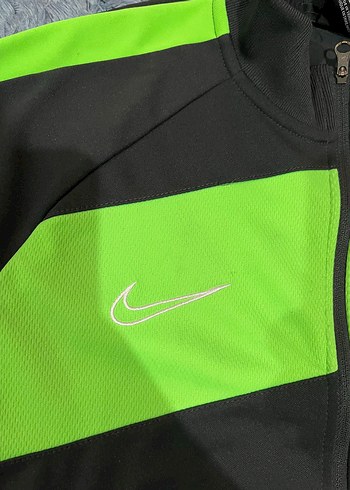 s Beden Nike antrenman ustu