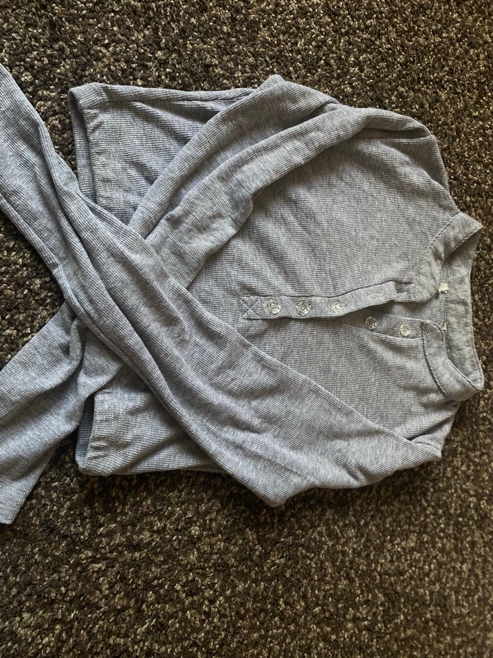 Gri Düğmeli Uzun Kollu Kadın Kazak - Görsel 2