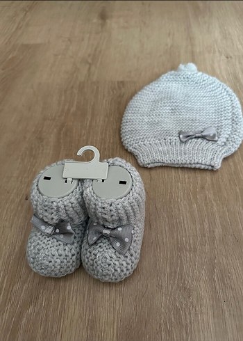 Bebek Örgü Patik ve Şapka Seti