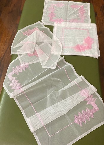 Pembe Çam ağacı Nakışlı Masa Örtüsü Oda Takımı