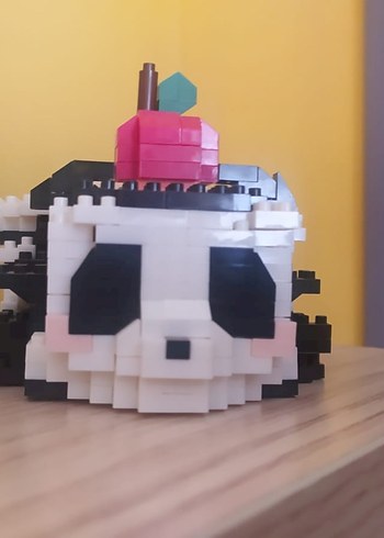 Renkli Lego Panda Figürü