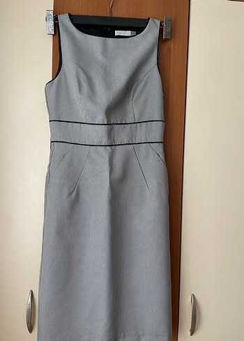 Gri Kemerli Kolsuz Midi Kalem Elbise - Görsel 2
