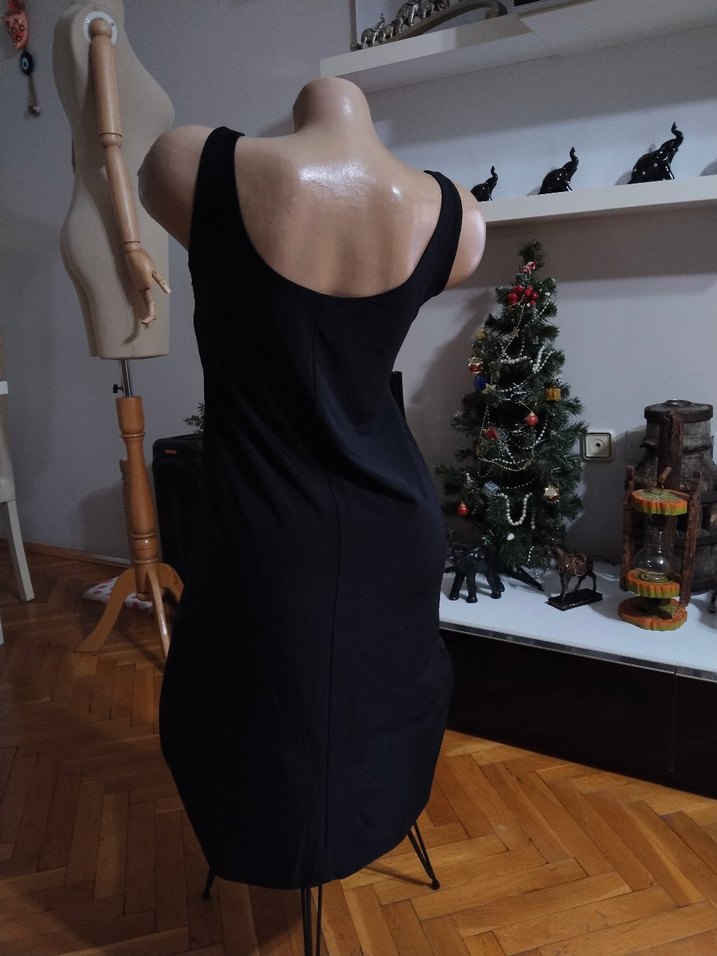 Siyah Mini Gövdeye Oturan Kolsuz Elbise - Görsel 2