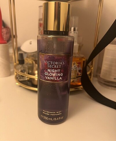 victoria?s secret night glowing vanilla vücut spreyi